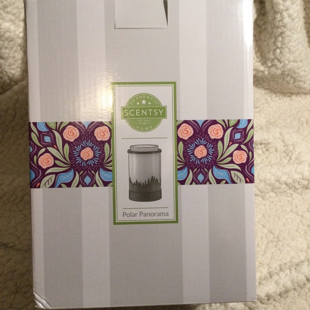 Scentsy polar panorama warmer. NWT.